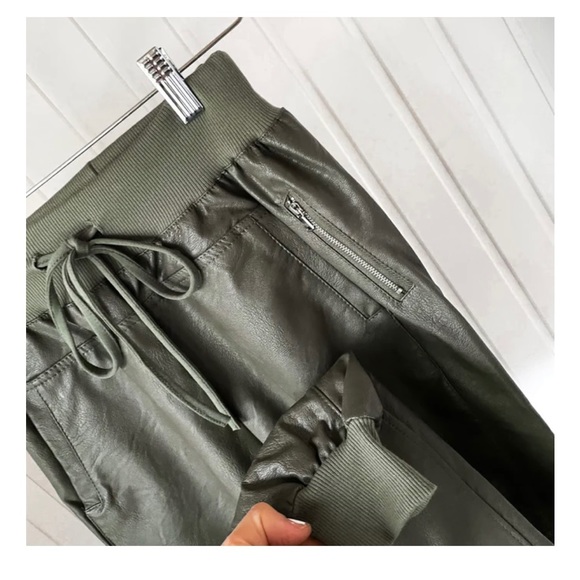 BNWT Faux leather skinny slouch jogger khaki XS - Picture 2 of 5